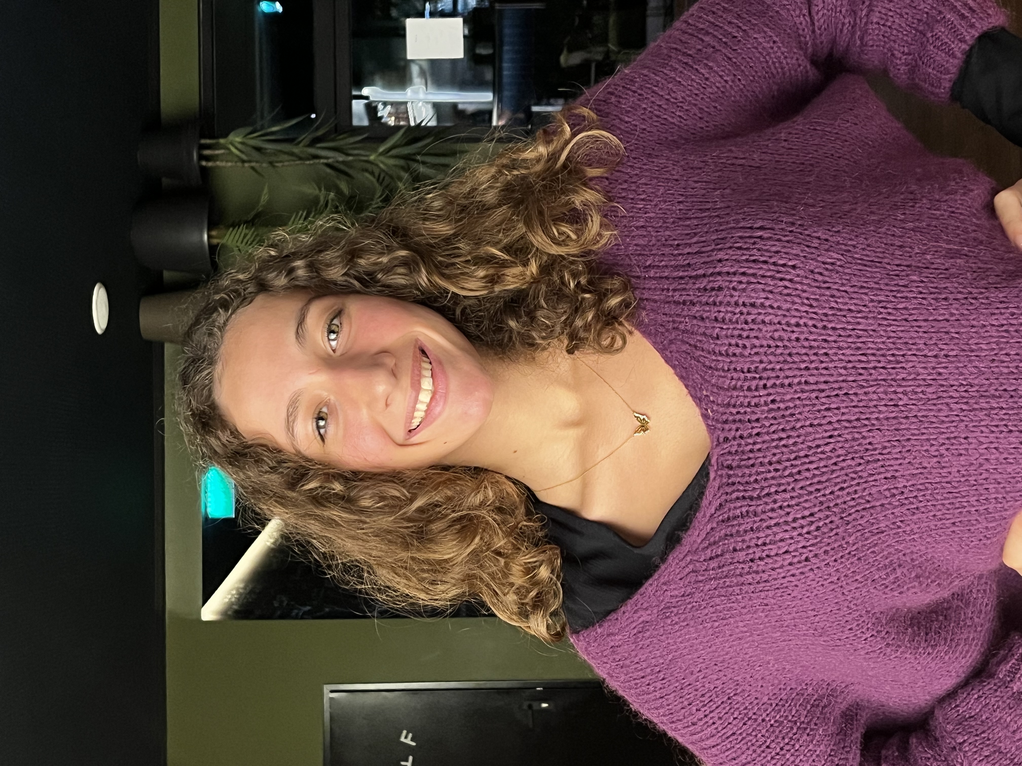 Inès M.